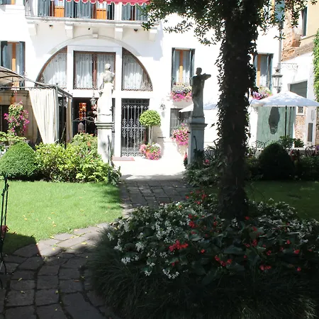 Hotel Palazzo Abadessa 4*