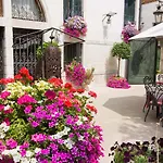 Palazzo Abadessa Hotell 4*